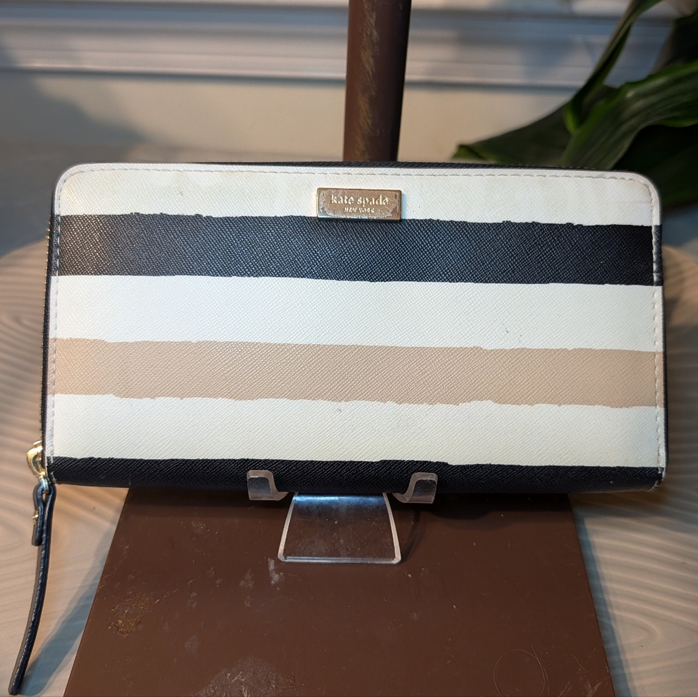 Kate Spade Grant Street Grainy Vinyl Neda Zip Around Wallet GUC